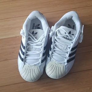 Adidas Sneakers